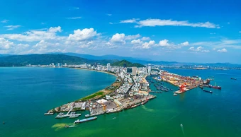 Toàn cảnh bến thuyền du lịch nối phố biển Quy Nhơn với đảo Cù Lao Xanh