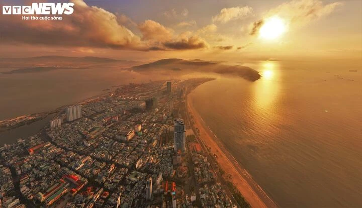 Toàn cảnh bến thuyền du lịch nối phố biển Quy Nhơn với đảo Cù Lao Xanh