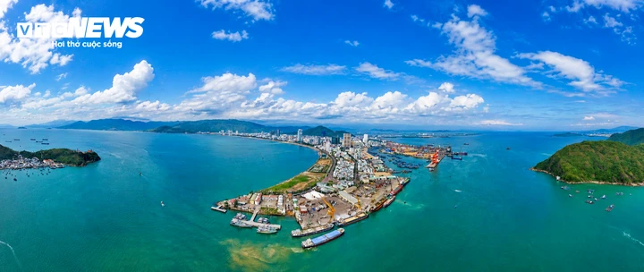 Toàn cảnh bến thuyền du lịch nối phố biển Quy Nhơn với đảo Cù Lao Xanh