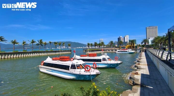 Toàn cảnh bến thuyền du lịch nối phố biển Quy Nhơn với đảo Cù Lao Xanh