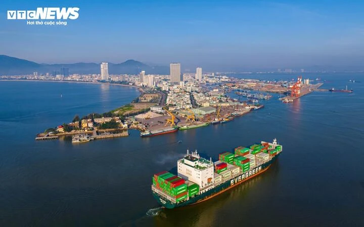 Toàn cảnh bến thuyền du lịch nối phố biển Quy Nhơn với đảo Cù Lao Xanh