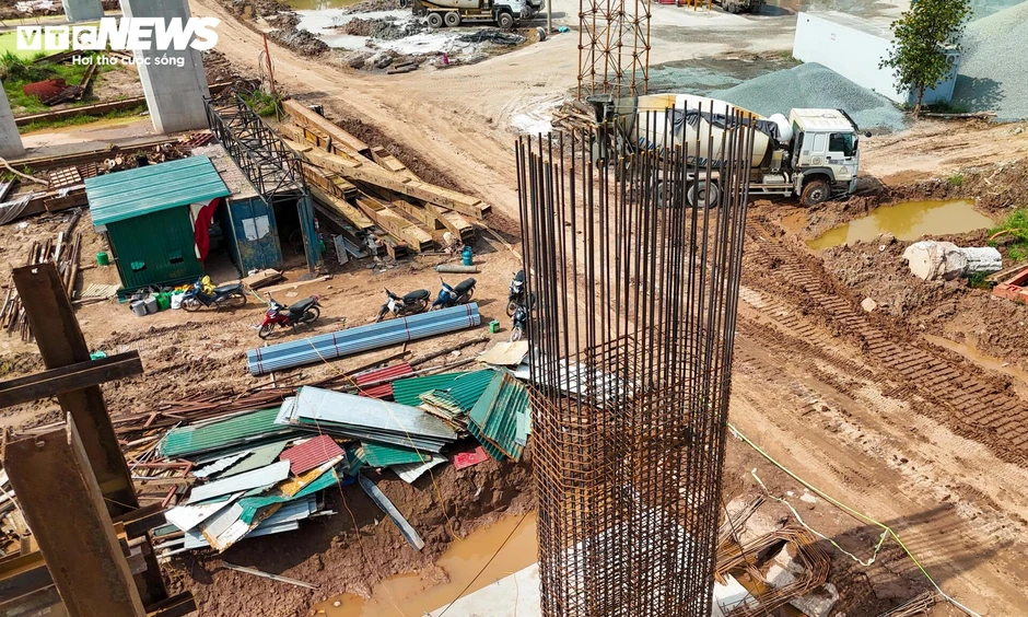 Toàn cảnh cây cầu hơn 3.400 tỷ đồng nối Hà Nội - Phú Thọ sau gần 1 năm thi công Toàn cảnh cây cầu hơn 3.400 tỷ đồng nối Hà Nội - Phú Thọ sau gần 1 năm thi công