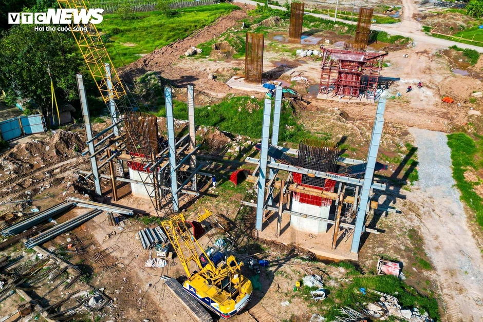 Toàn cảnh công trường cầu dây văng gần 12.000 tỷ đồng nối Hà Nội và Hưng Yên Toàn cảnh công trường cầu dây văng gần 12.000 tỷ đồng nối Hà Nội và Hưng Yên