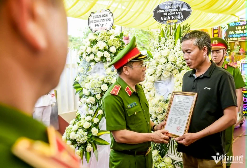Toàn cảnh vụ Bùi Đình Khánh nổ súng AK chống trả khiến thiếu tá công an hy sinh Toàn cảnh vụ Bùi Đình Khánh nổ súng AK chống trả khiến thiếu tá công an hy sinh