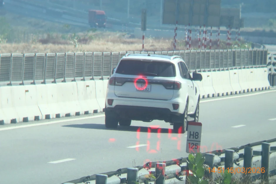 Toàn tuyến đường này đã phủ kín camera phạt nguội của Cục CSGT, mọi vi phạm đều bị ghi hình Toàn tuyến đường này đã phủ kín camera phạt nguội của Cục CSGT, mọi vi phạm đều bị ghi hình