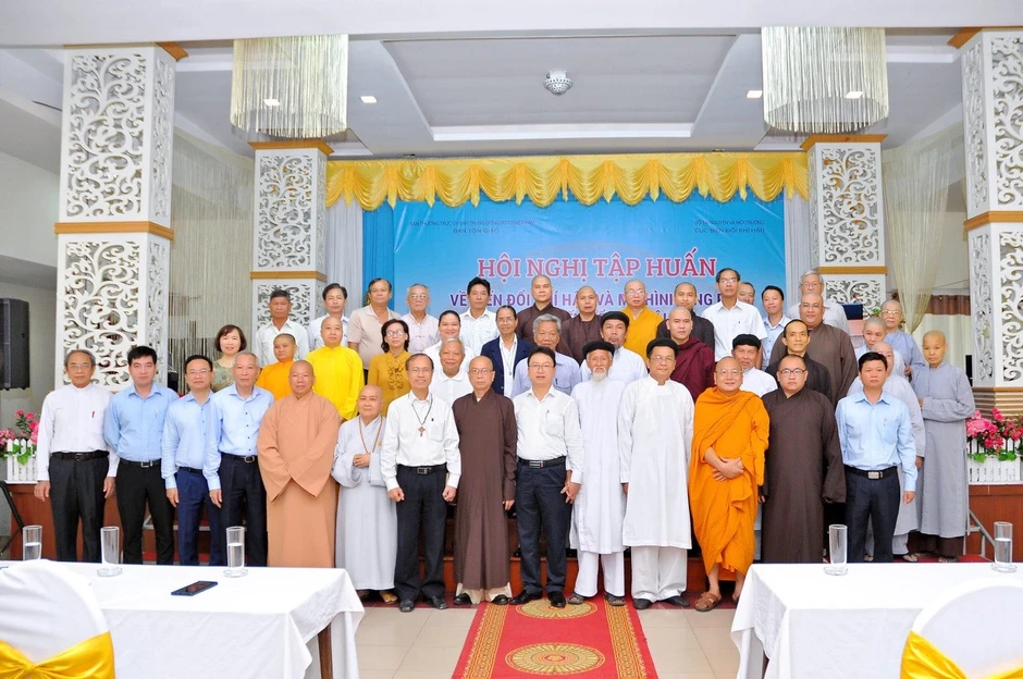 Tôn giáo hòa nhịp theo dòng chảy cách mạng, viết tiếp câu chuyện đồng hành Tôn giáo hòa nhịp theo dòng chảy cách mạng, viết tiếp câu chuyện đồng hành
