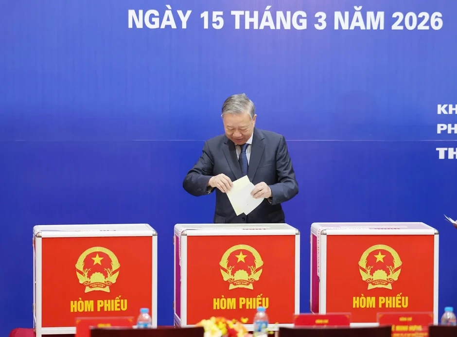 Tổng Bí thư: 'Bà con cử tri tập trung rất đông đủ, với tinh thần rất phấn khởi tham gia cuộc bầu cử' Tổng Bí thư: 'Bà con cử tri tập trung rất đông đủ, với tinh thần rất phấn khởi tham gia cuộc bầu cử'