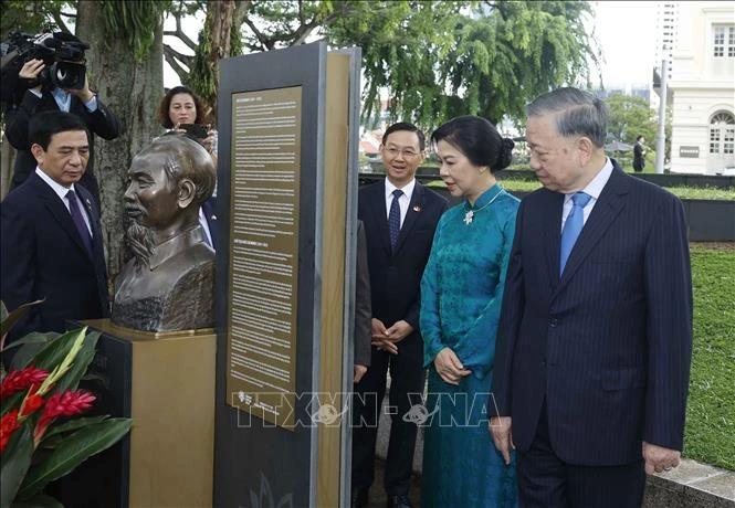 Tổng Bí thư, Chủ tịch nước dâng hoa trước tượng Chủ tịch Hồ Chí Minh tại Singapore Tổng Bí thư, Chủ tịch nước dâng hoa trước tượng Chủ tịch Hồ Chí Minh tại Singapore