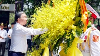 Tổng Bí thư, Chủ tịch nước dâng hương tưởng niệm Đại tướng Võ Nguyên Giáp và các liệt sĩ tại Quảng Trị