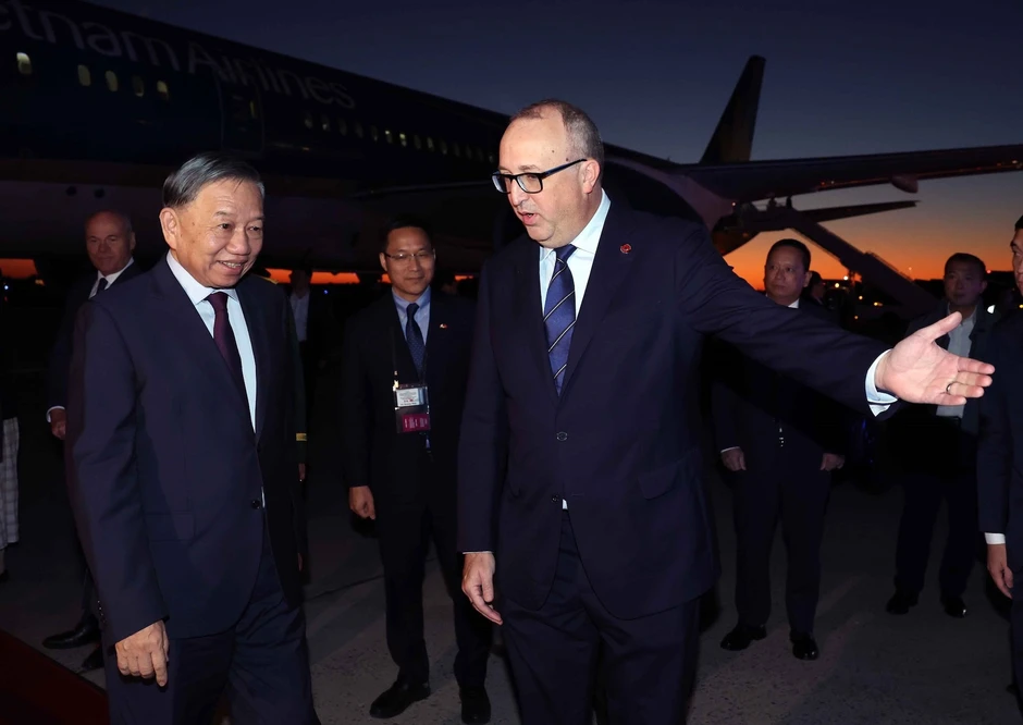 Tổng Bí thư, Chủ tịch nước đến Ottawa, bắt đầu thăm Canada Tổng Bí thư, Chủ tịch nước đến Ottawa, bắt đầu thăm Canada
