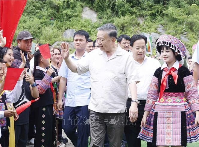 Tổng Bí thư, Chủ tịch nước dự Ngày hội Toàn dân bảo vệ an ninh Tổ quốc tại Sơn La Tổng Bí thư, Chủ tịch nước dự Ngày hội Toàn dân bảo vệ an ninh Tổ quốc tại Sơn La