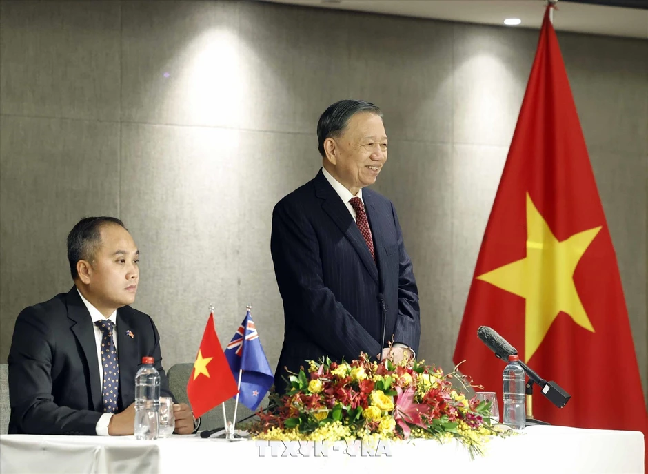 Tổng Bí thư, Chủ tịch nước gặp cán bộ sứ quán và người Việt Nam tại New Zealand Tổng Bí thư, Chủ tịch nước gặp cán bộ sứ quán và người Việt Nam tại New Zealand