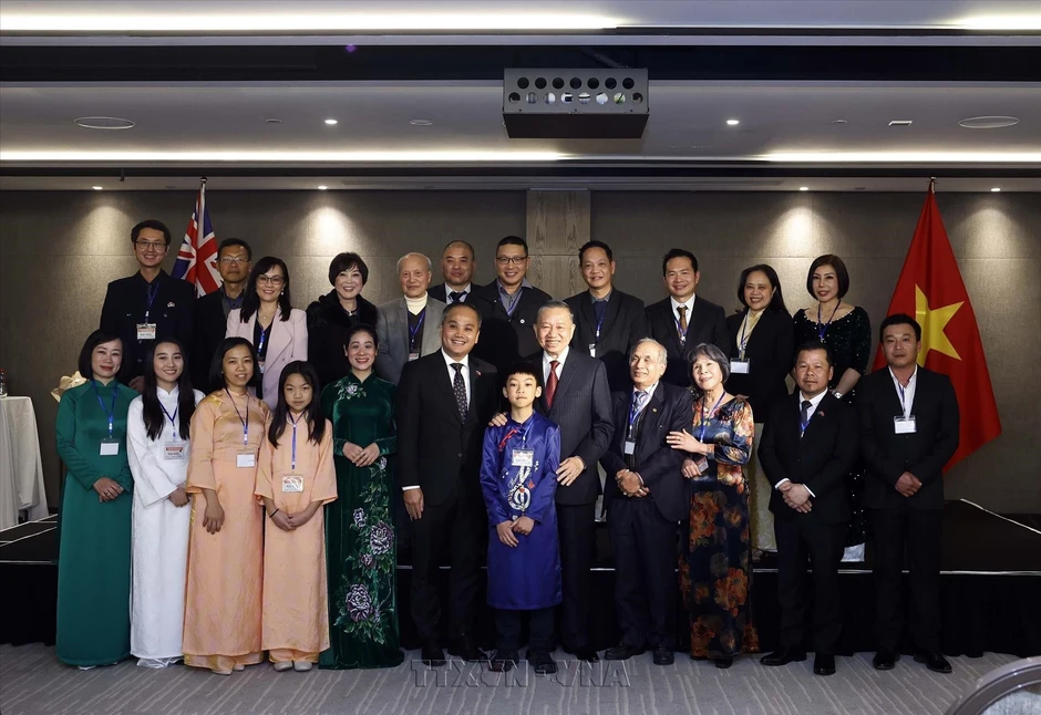 Tổng Bí thư, Chủ tịch nước gặp cán bộ sứ quán và người Việt Nam tại New Zealand Tổng Bí thư, Chủ tịch nước gặp cán bộ sứ quán và người Việt Nam tại New Zealand