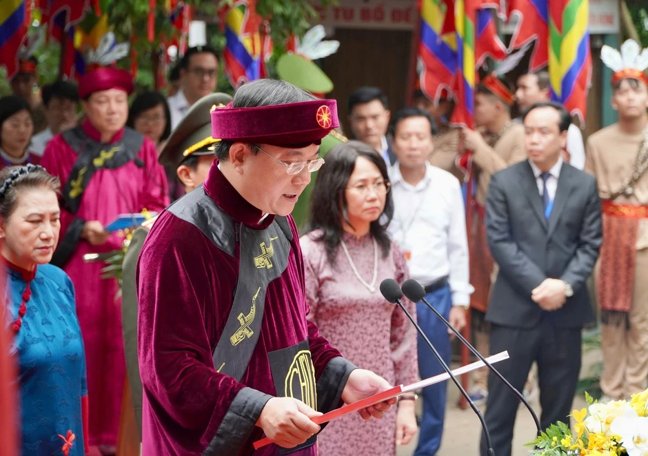 Tổng Bí thư, Chủ tịch nước nhấn mạnh "tinh thần Hùng Vương" lấy dân làm gốc Tổng Bí thư, Chủ tịch nước nhấn mạnh "tinh thần Hùng Vương" lấy dân làm gốc