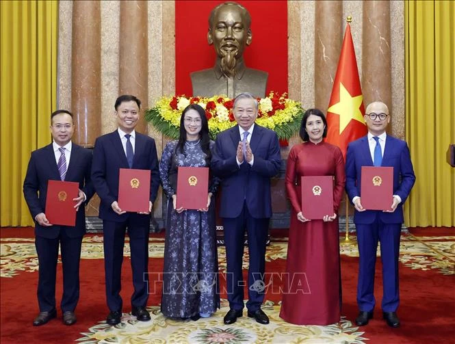 Tổng Bí thư, Chủ tịch nước Tô Lâm chủ trì Lễ trao Quyết định bổ nhiệm 5 đại sứ