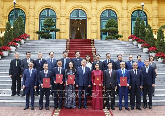 Tổng Bí thư, Chủ tịch nước Tô Lâm chủ trì Lễ trao Quyết định bổ nhiệm 5 đại sứ