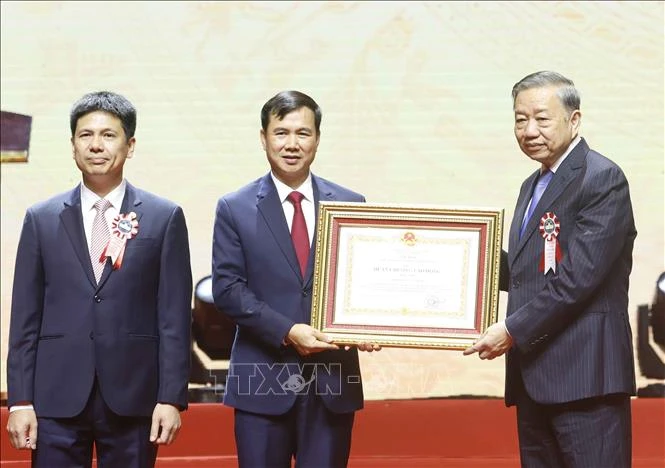 Tổng Bí thư, Chủ tịch nước Tô Lâm: Đại học Quốc gia Hà Nội tiếp tục vươn lên trở thành biểu tượng của trí tuệ Việt Nam Tổng Bí thư, Chủ tịch nước Tô Lâm: Đại học Quốc gia Hà Nội tiếp tục vươn lên trở thành biểu tượng của trí tuệ Việt Nam