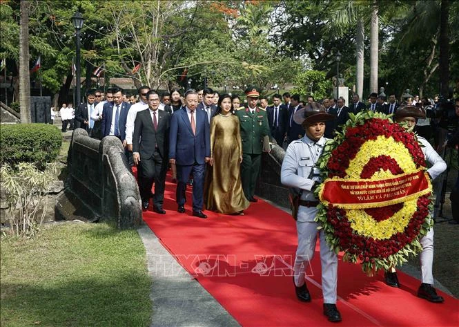 Tổng Bí thư, Chủ tịch nước Tô Lâm dâng hoa tại Tượng đài Chủ tịch Hồ Chí Minh ở Philippines Tổng Bí thư, Chủ tịch nước Tô Lâm dâng hoa tại Tượng đài Chủ tịch Hồ Chí Minh ở Philippines