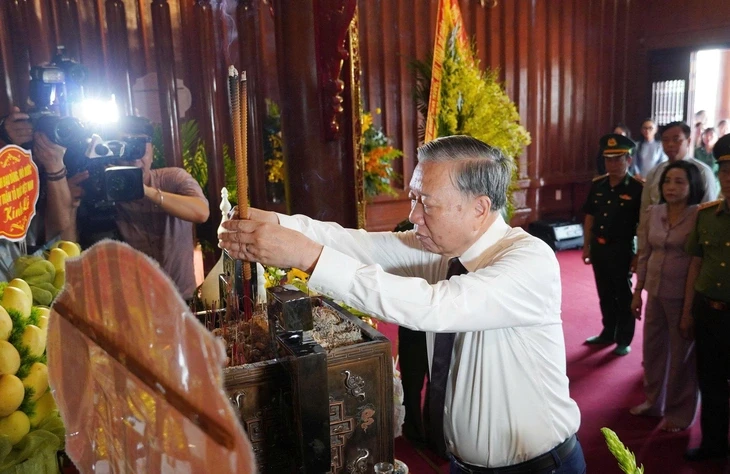 Tổng Bí thư, Chủ tịch nước Tô Lâm dâng hương tưởng niệm Đại tướng Võ Nguyên Giáp Tổng Bí thư, Chủ tịch nước Tô Lâm dâng hương tưởng niệm Đại tướng Võ Nguyên Giáp