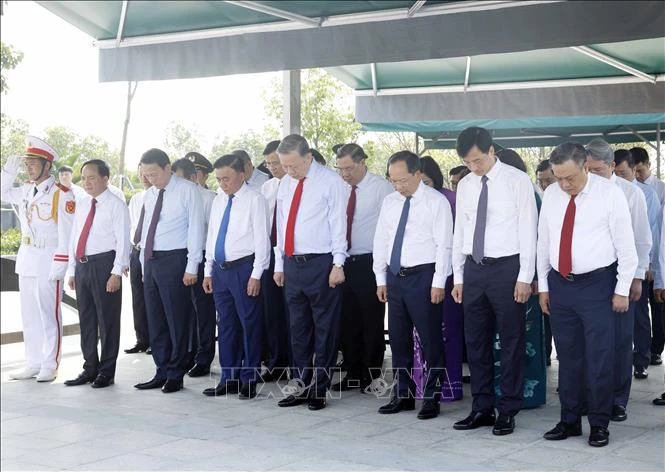 Tổng Bí thư, Chủ tịch nước Tô Lâm dâng hương tưởng niệm Tổng Bí thư Hà Huy Tập Tổng Bí thư, Chủ tịch nước Tô Lâm dâng hương tưởng niệm Tổng Bí thư Hà Huy Tập