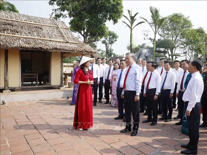 Tổng Bí thư, Chủ tịch nước Tô Lâm dâng hương tưởng niệm Tổng Bí thư Hà Huy Tập Tổng Bí thư, Chủ tịch nước Tô Lâm dâng hương tưởng niệm Tổng Bí thư Hà Huy Tập