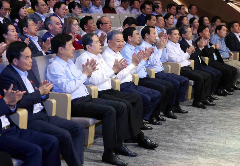 Tổng Bí thư, Chủ tịch nước Tô Lâm dự chương trình “Tổ quốc trong tim” Tổng Bí thư, Chủ tịch nước Tô Lâm dự chương trình “Tổ quốc trong tim”
