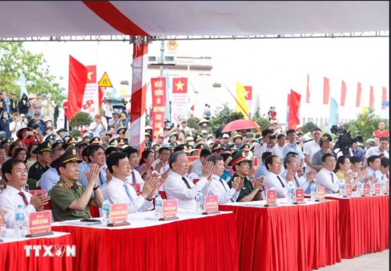 Tổng Bí thư, Chủ tịch nước Tô Lâm dự Lễ thượng cờ Thống nhất non sông tại Quảng Trị Tổng Bí thư, Chủ tịch nước Tô Lâm dự Lễ thượng cờ Thống nhất non sông tại Quảng Trị