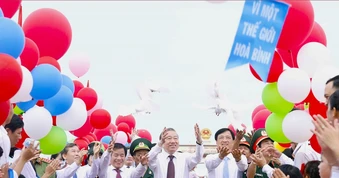 Tổng Bí thư, Chủ tịch nước Tô Lâm dự Lễ thượng cờ 'Thống nhất non sông' tại Quảng Trị