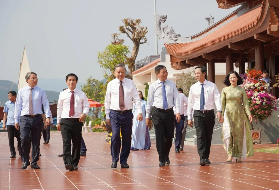 Tổng Bí thư, Chủ tịch nước Tô Lâm dự Lễ thượng cờ 'Thống nhất non sông' tại Quảng Trị