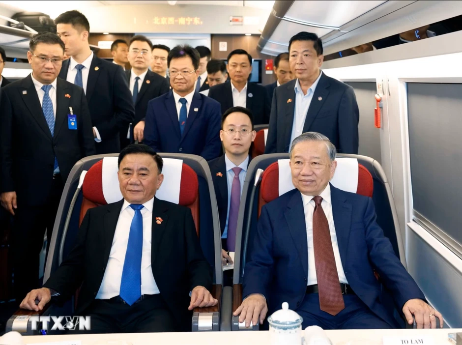 Tổng Bí thư, Chủ tịch nước Tô Lâm rời Bắc Kinh tới thăm Nam Ninh bằng tàu cao tốc Tổng Bí thư, Chủ tịch nước Tô Lâm rời Bắc Kinh tới thăm Nam Ninh bằng tàu cao tốc