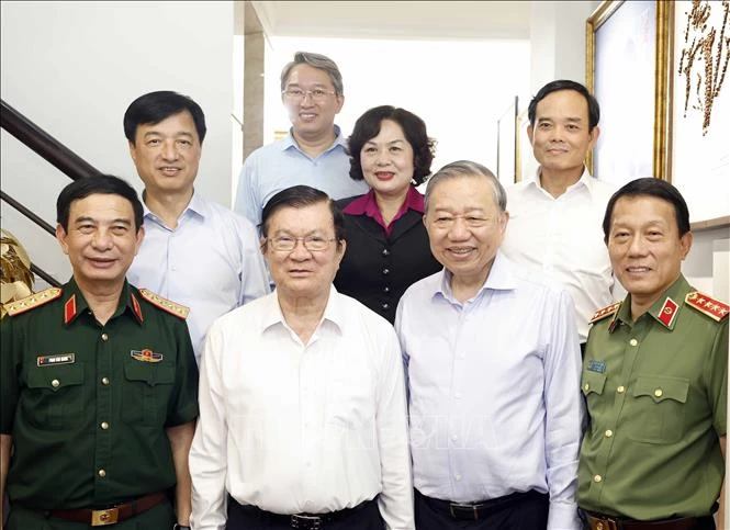 Tổng Bí thư, Chủ tịch nước Tô Lâm thăm các đồng chí nguyên lãnh đạo Đảng, Nhà nước và Mẹ Việt Nam Anh hùng Tổng Bí thư, Chủ tịch nước Tô Lâm thăm các đồng chí nguyên lãnh đạo Đảng, Nhà nước và Mẹ Việt Nam Anh hùng