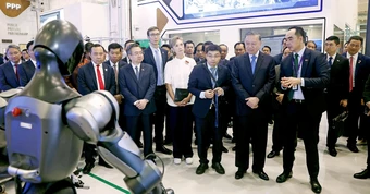 Tổng Bí thư, Chủ tịch nước Tô Lâm thăm nhà máy và trung tâm thử nghiệm tàu điện ngầm Singapore