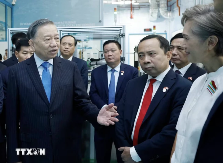 Tổng Bí thư, Chủ tịch nước Tô Lâm thăm nhà máy và trung tâm thử nghiệm tàu điện ngầm Singapore Tổng Bí thư, Chủ tịch nước Tô Lâm thăm nhà máy và trung tâm thử nghiệm tàu điện ngầm Singapore