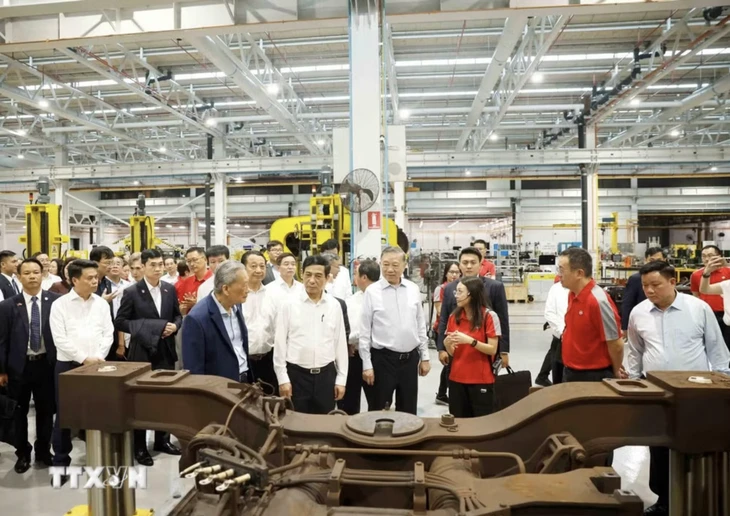 Tổng Bí thư, Chủ tịch nước Tô Lâm thăm nhà máy và trung tâm thử nghiệm tàu điện ngầm Singapore Tổng Bí thư, Chủ tịch nước Tô Lâm thăm nhà máy và trung tâm thử nghiệm tàu điện ngầm Singapore
