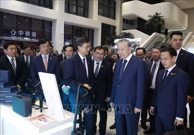 Tổng Bí thư, Chủ tịch nước Tô Lâm thăm Trung tâm hợp tác ứng dụng AI Trung Quốc- ASEAN Tổng Bí thư, Chủ tịch nước Tô Lâm thăm Trung tâm hợp tác ứng dụng AI Trung Quốc- ASEAN