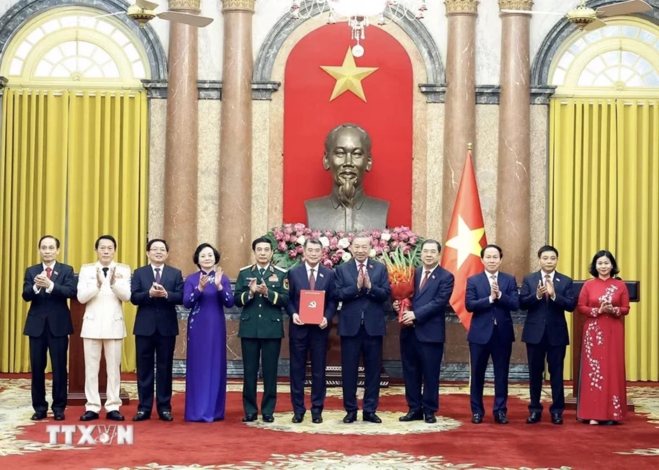 Tổng Bí thư, Chủ tịch nước Tô Lâm trao quyết định bổ nhiệm các thành viên Chính phủ nhiệm kỳ mới Tổng Bí thư, Chủ tịch nước Tô Lâm trao quyết định bổ nhiệm các thành viên Chính phủ nhiệm kỳ mới