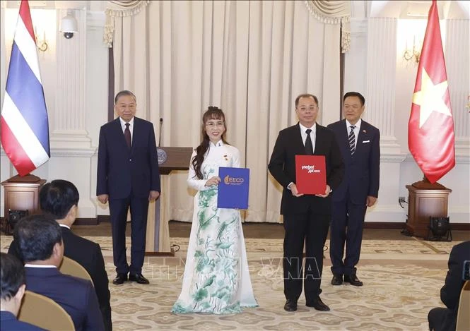 Tổng Bí thư, Chủ tịch nước Tô Lâm và Thủ tướng Thái Lan chứng kiến lễ trao văn kiện hợp tác giữa hai nước Tổng Bí thư, Chủ tịch nước Tô Lâm và Thủ tướng Thái Lan chứng kiến lễ trao văn kiện hợp tác giữa hai nước