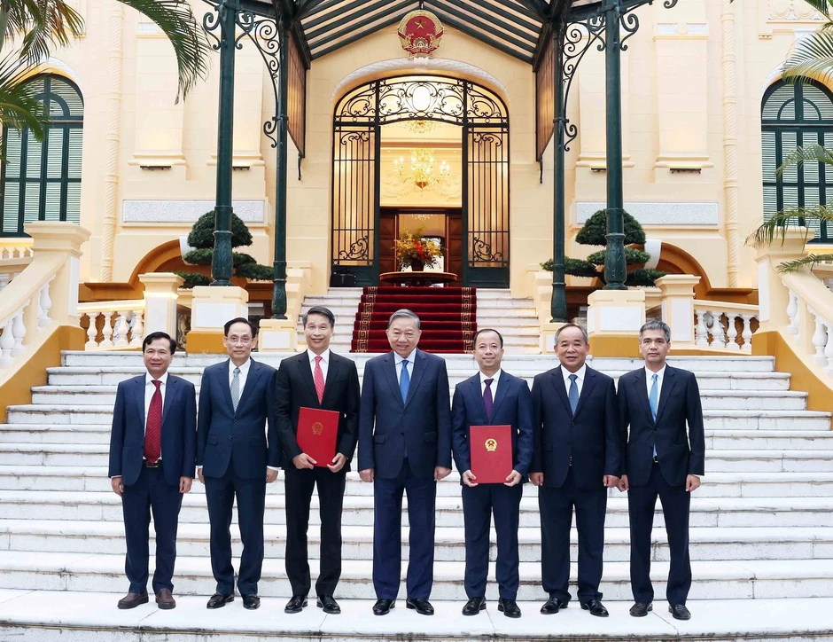 Tổng Bí thư, Chủ tịch nước trao quyết định bổ nhiệm 2 Đại sứ Tổng Bí thư, Chủ tịch nước trao quyết định bổ nhiệm 2 Đại sứ