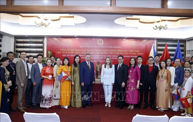Tổng Bí thư, Chủ tịch nước và Phu nhân gặp gỡ cộng đồng người Việt Nam tại Philippines Tổng Bí thư, Chủ tịch nước và Phu nhân gặp gỡ cộng đồng người Việt Nam tại Philippines