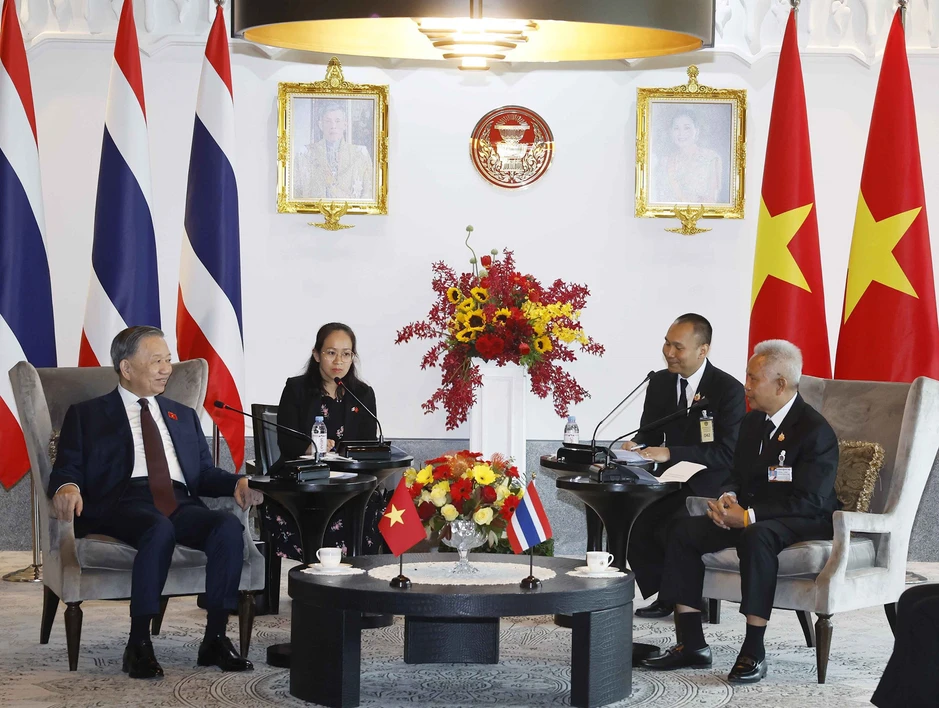 Tổng Bí thư, Chủ tịch nước và phu nhân gặp Nhà Vua và Hoàng hậu Thái Lan Tổng Bí thư, Chủ tịch nước và phu nhân gặp Nhà Vua và Hoàng hậu Thái Lan