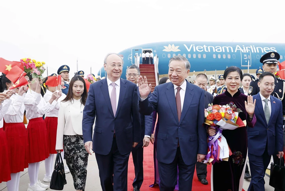 Tổng Bí thư, Chủ tịch nước và phu nhân tới Bắc Kinh, bắt đầu thăm Trung Quốc Tổng Bí thư, Chủ tịch nước và phu nhân tới Bắc Kinh, bắt đầu thăm Trung Quốc