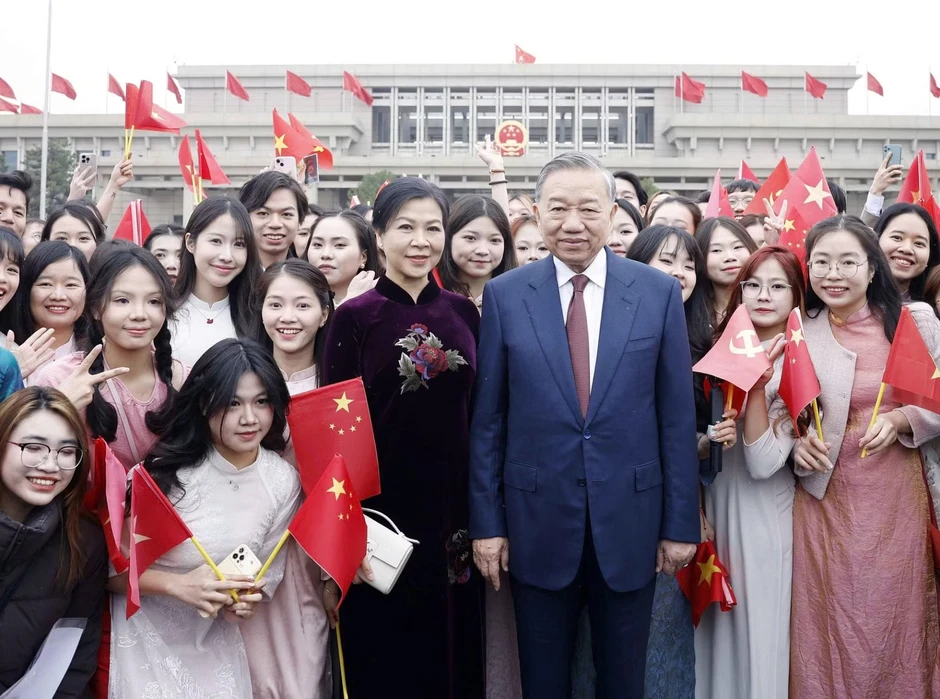 Tổng Bí thư, Chủ tịch nước và phu nhân tới Bắc Kinh, bắt đầu thăm Trung Quốc Tổng Bí thư, Chủ tịch nước và phu nhân tới Bắc Kinh, bắt đầu thăm Trung Quốc
