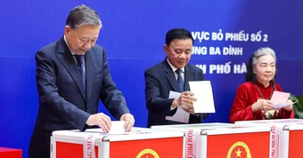 Tổng Bí thư Tô Lâm, các lãnh đạo Đảng, Nhà nước bỏ phiếu bầu đại biểu Quốc hội, HĐND nhiệm kỳ mới
