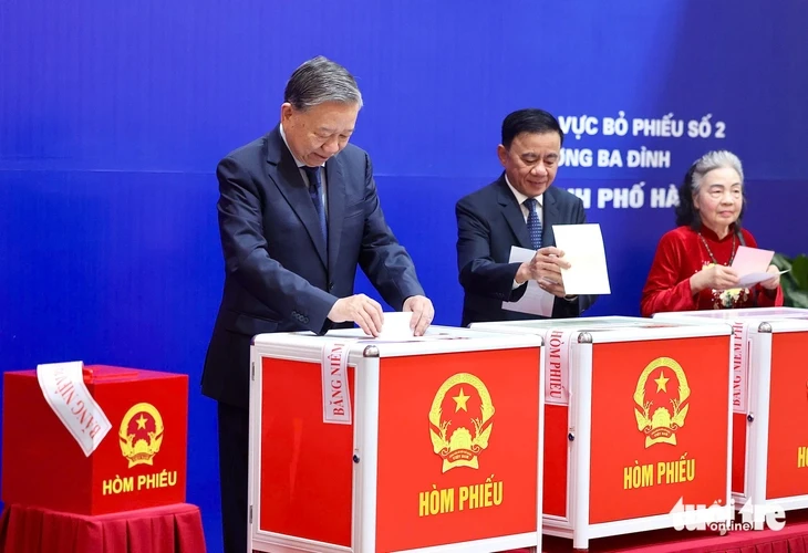 Tổng Bí thư Tô Lâm, các lãnh đạo Đảng, Nhà nước bỏ phiếu bầu đại biểu Quốc hội, HĐND nhiệm kỳ mới