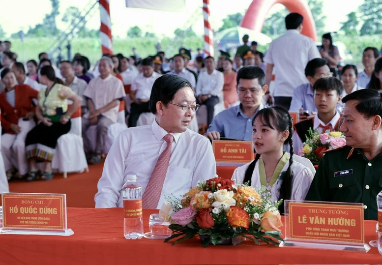 Tổng Bí thư và Thủ tướng dự lễ khởi công các trường nội trú liên cấp biên giới Tổng Bí thư và Thủ tướng dự lễ khởi công các trường nội trú liên cấp biên giới