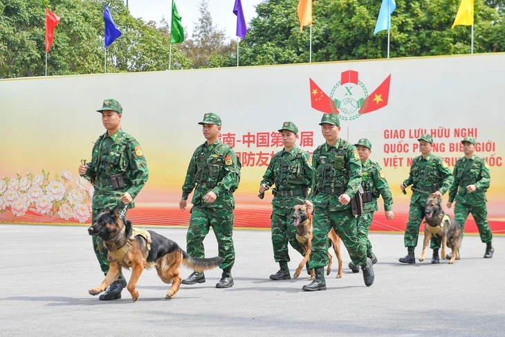 Tổng duyệt Giao lưu hữu nghị quốc phòng biên giới Việt Nam - Trung Quốc lần thứ 10 Tổng duyệt Giao lưu hữu nghị quốc phòng biên giới Việt Nam - Trung Quốc lần thứ 10