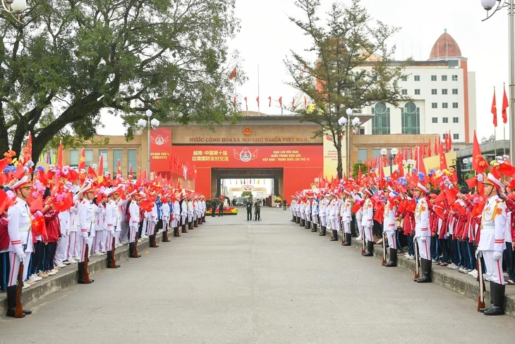 Tổng duyệt Giao lưu hữu nghị quốc phòng biên giới Việt Nam - Trung Quốc lần thứ 10 Tổng duyệt Giao lưu hữu nghị quốc phòng biên giới Việt Nam - Trung Quốc lần thứ 10