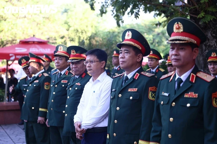 Tổng duyệt lễ truy điệu hài cốt liệt sĩ được tìm thấy tại CV Lê Thị Riêng Tổng duyệt lễ truy điệu hài cốt liệt sĩ được tìm thấy tại CV Lê Thị Riêng
