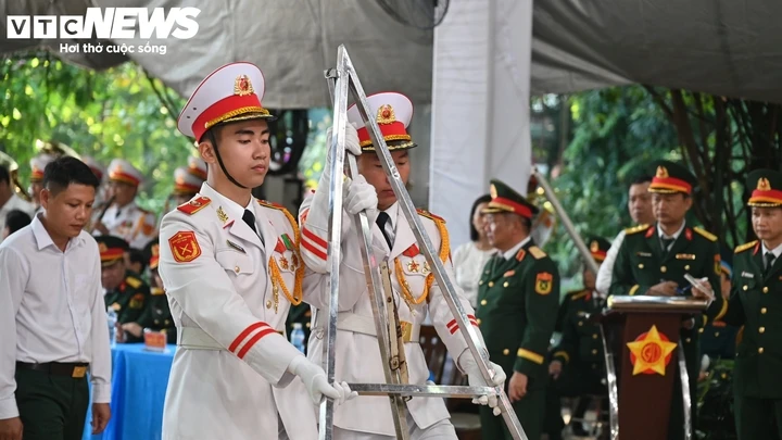 Tổng duyệt lễ truy điệu hài cốt liệt sĩ được tìm thấy tại CV Lê Thị Riêng Tổng duyệt lễ truy điệu hài cốt liệt sĩ được tìm thấy tại CV Lê Thị Riêng
