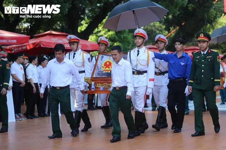 Tổng duyệt lễ truy điệu hài cốt liệt sĩ được tìm thấy tại CV Lê Thị Riêng Tổng duyệt lễ truy điệu hài cốt liệt sĩ được tìm thấy tại CV Lê Thị Riêng